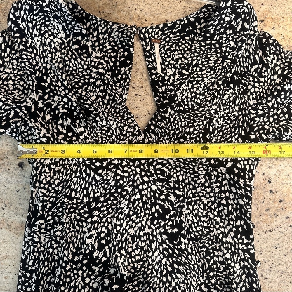 Free People Black White Looking for Love Short Sleeve Midi Dress Size 4 - Picture 7 of 12